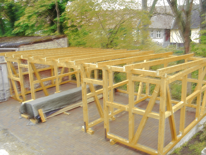 Carport mit Geräteraum in Fachwerkbauweise