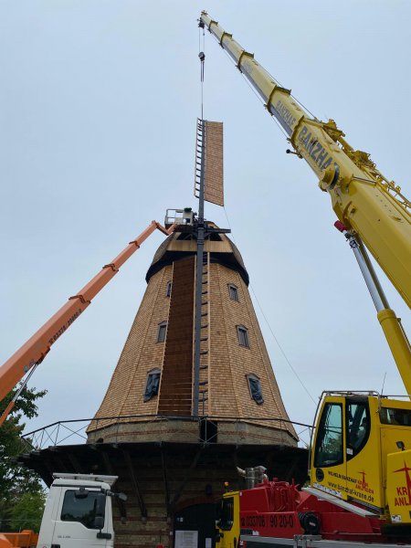 Montage Flügel Holländerwindmühle Berlin-Britz