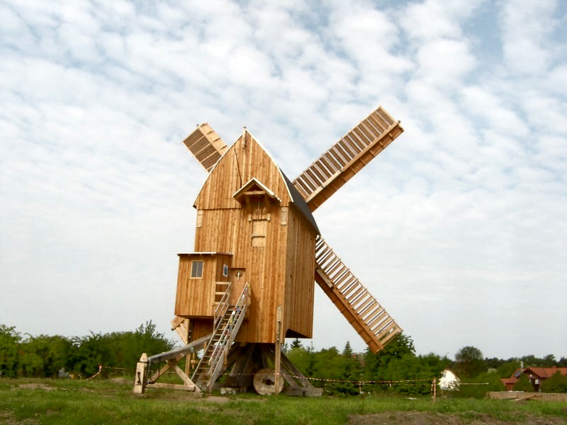 Wiederaufbau Bockwindmühle in Grieben