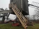 Erneuerung Außentreppe an einer Bockwindmühle